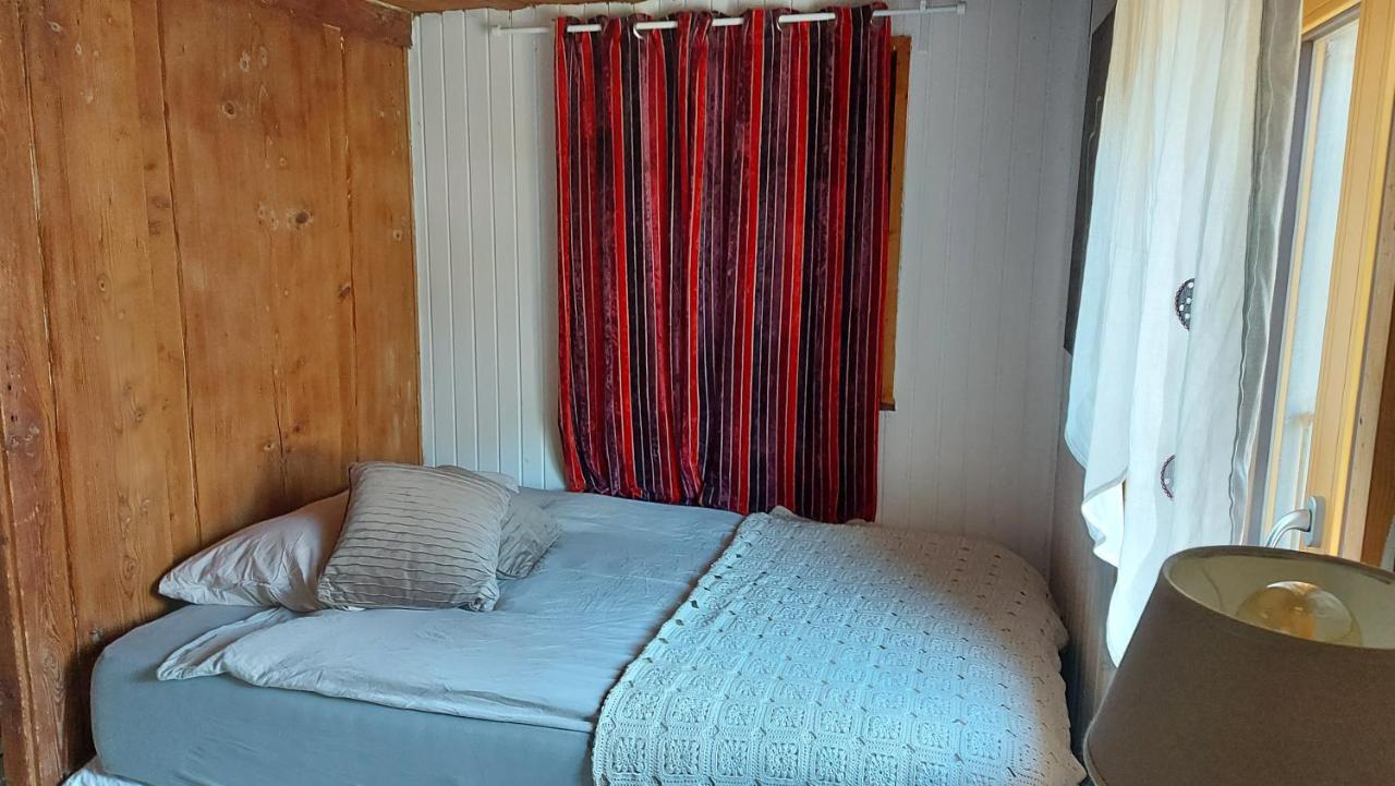 Petite Maison Sur La Colline Du Gibloux: 1Chambre,1 Salon Et Salle De Bain Prives Au Rez De Chausse, Piscine Exterieur Et Bbq , Le Châtelard-Montreux Exterior photo