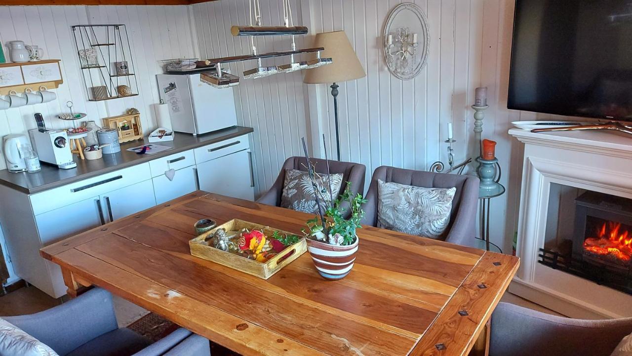 Petite Maison Sur La Colline Du Gibloux: 1Chambre,1 Salon Et Salle De Bain Prives Au Rez De Chausse, Piscine Exterieur Et Bbq , Le Châtelard-Montreux Exterior photo