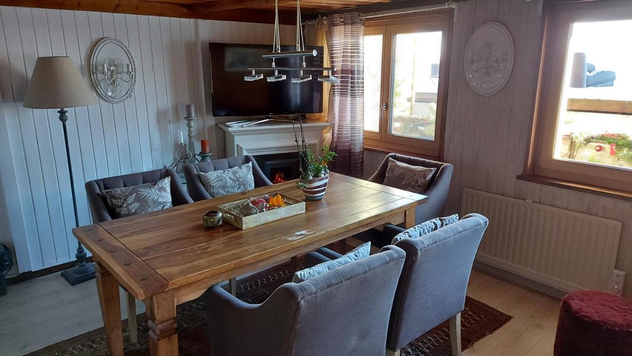 Petite Maison Sur La Colline Du Gibloux: 1Chambre,1 Salon Et Salle De Bain Prives Au Rez De Chausse, Piscine Exterieur Et Bbq , Le Châtelard-Montreux Exterior photo