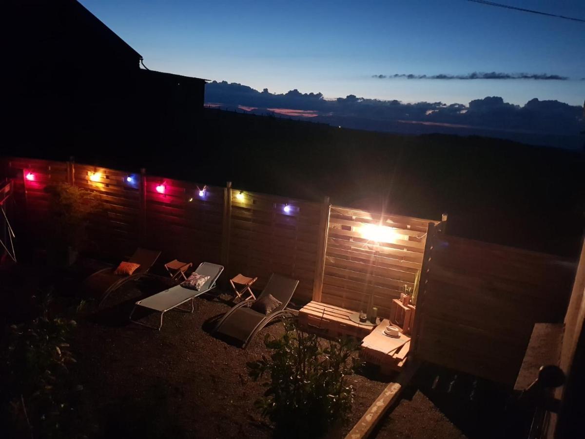 Petite Maison Sur La Colline Du Gibloux: 1Chambre,1 Salon Et Salle De Bain Prives Au Rez De Chausse, Piscine Exterieur Et Bbq , Le Châtelard-Montreux Exterior photo